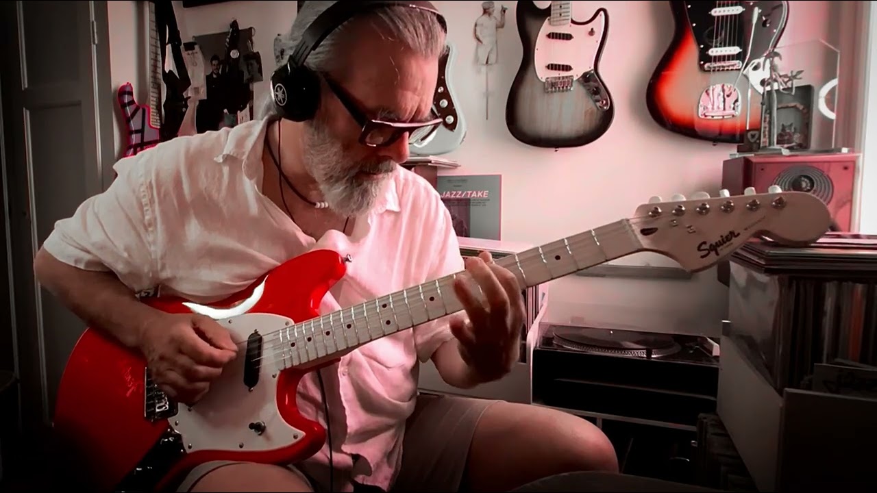 Squier Sonic Mustang •