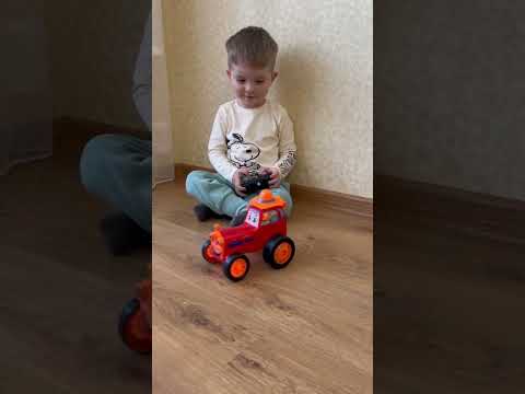 Дитяча іграшка Шалений трактор на пульті радіокеруванні 2205 гойдається, підсвітка, музика, видео 1