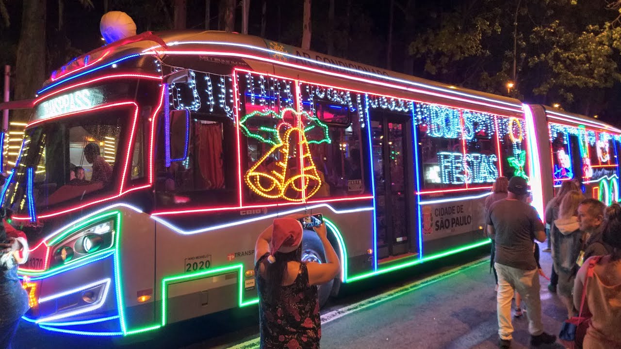 DESFILE DE ÔNIBUS NATALINO! MUITA FESTA dentro ÔNIBUS - PACAEMBU [FELIZ NATAL 🎄]