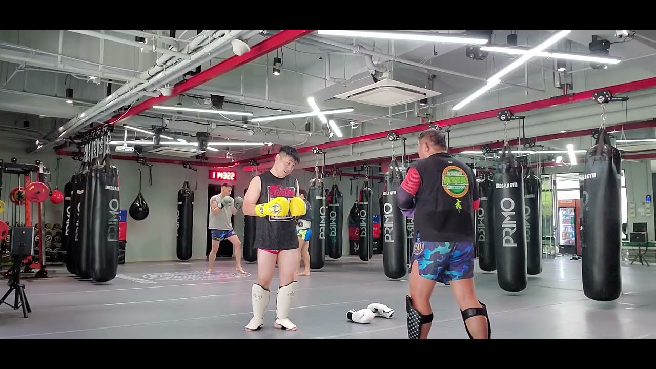 Sparring with Kru Attachai