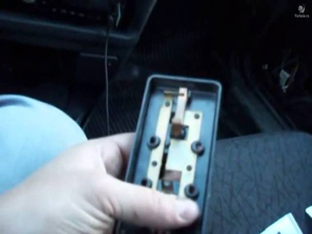 Замена плафона освещения в автомобиле ВАЗ 2115