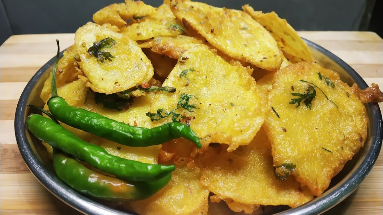 Crispy Potato Pakora / Fritter Recipe | आलू पकोडा | @tastyfood
