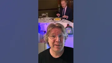 Как правильно есть банан?
