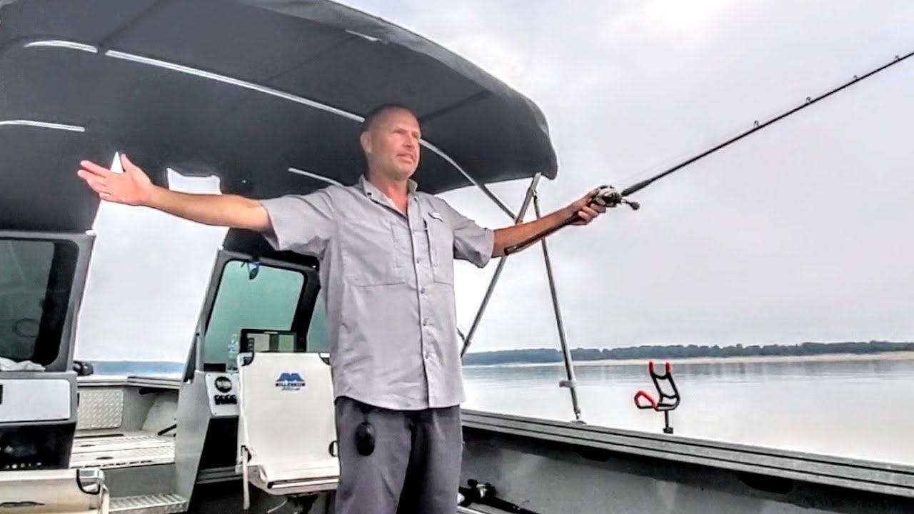 The Mississippi River was nearly silent. (Bumping for Catfish)