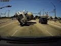 Camión revolvedor de concreto choca contra auto