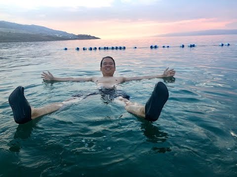 dead-sea-floating-at-413-meters-below-sea-level