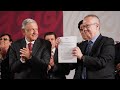 Firma del acuerdo con instituciones bancarias para refinanciar deuda de Pemex. Conferencia AMLO