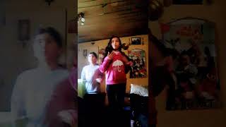 nos ostras bailamos comopodemos😂😑