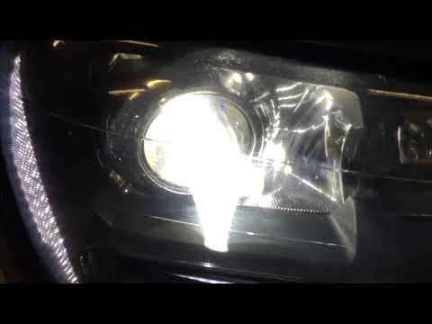 Video: Làm cách nào để điều chỉnh đèn pha trên Chevy TrailBlazer?