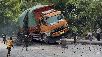 Merinding‼️Sopir Dibuat Pucat, Penyelamatan Dramatis Truk Terjebak Tumpahan Minyak di Sitinjau Lauik