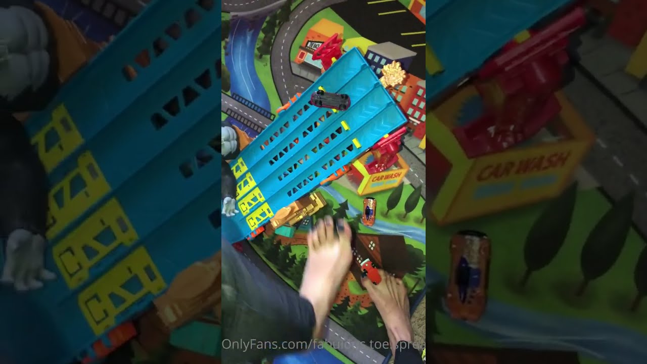 Using feet like hands - Fabulous Toe Spread