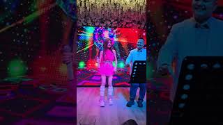 Californian USA 🇺🇸 Long Beach City Hak Heang Restaurant singers 