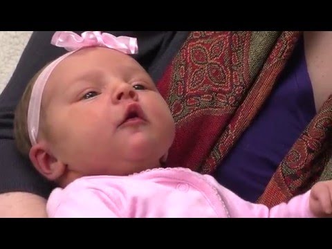वीडियो: एक महीने के बच्चे के साथ कैसे खेलें