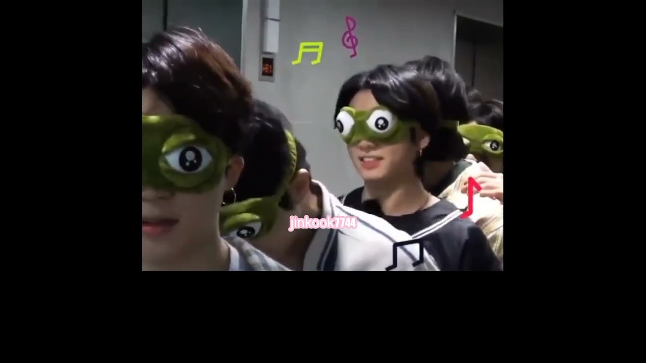 Our Tom and Jerry Duo is back..... #Jinkook Moment 🐹🐰