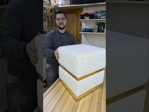 كرسي بالشريط الذهبي