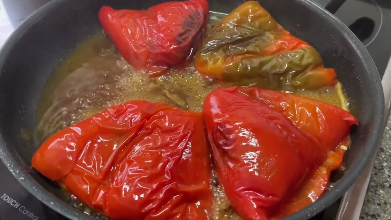 Asando Pimiento de Isla de Verduras de temporada. El faro de ajo.