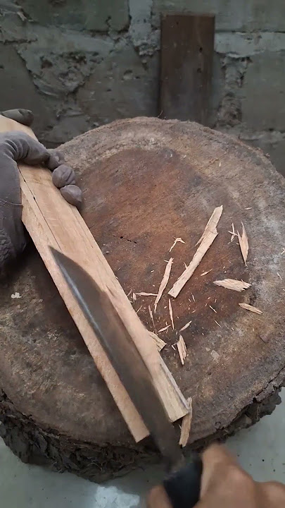 MEMBUAT SARUNG GOLOK DARI KAYU SURIAN / KAYU SUREN.