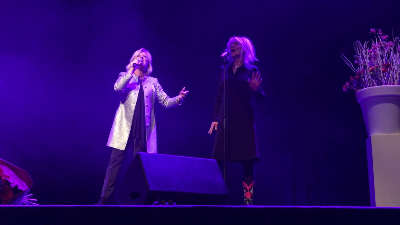 Run to me Anita Meyer & Manuela Kemp (06.11.2017 Max Ledendag Amersfoort) YouTube Run to me Anita Meyer & Manuela Kemp (06.11.2017 Max Ledendag Amersfoort) YouTube