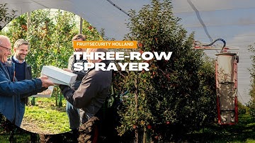 Three-row sprayers Munckhof under Flat Hail Net System (drierijenspuiten)- FRUITSECURITY HOLLAND
