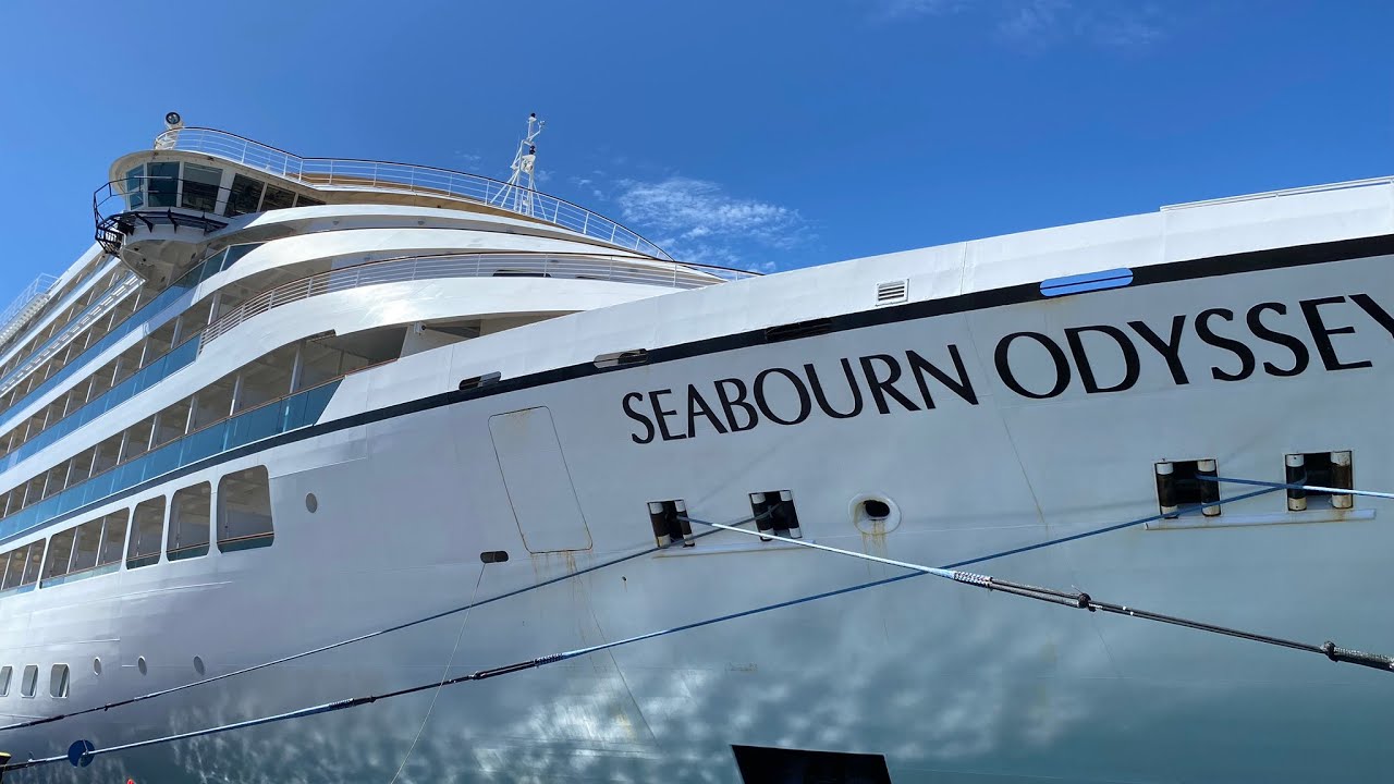 Walk through a V1 Veranda Suite on Seabourn Odyssey