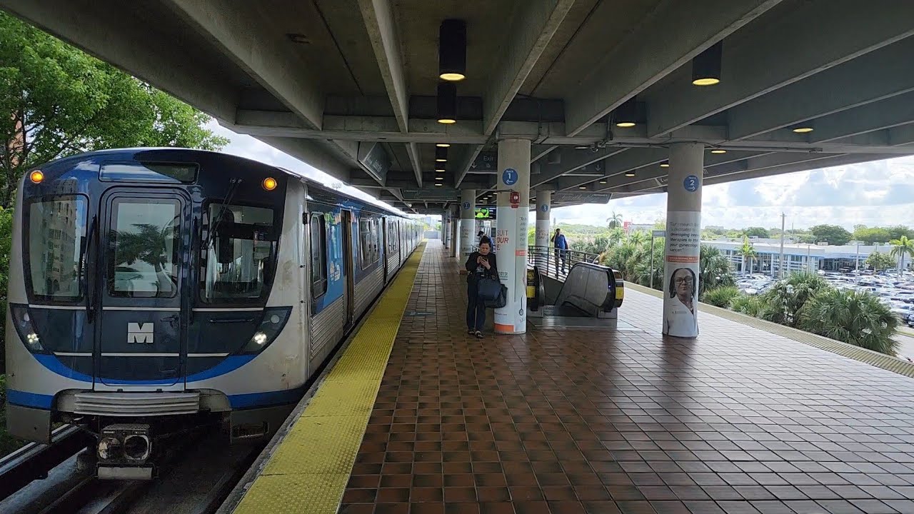 Miami Metrorail Southbound Orange Line Train arriving and departing at