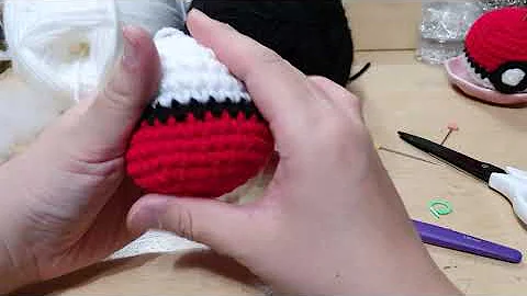 Learn How to Crochet an Easy Pokéball