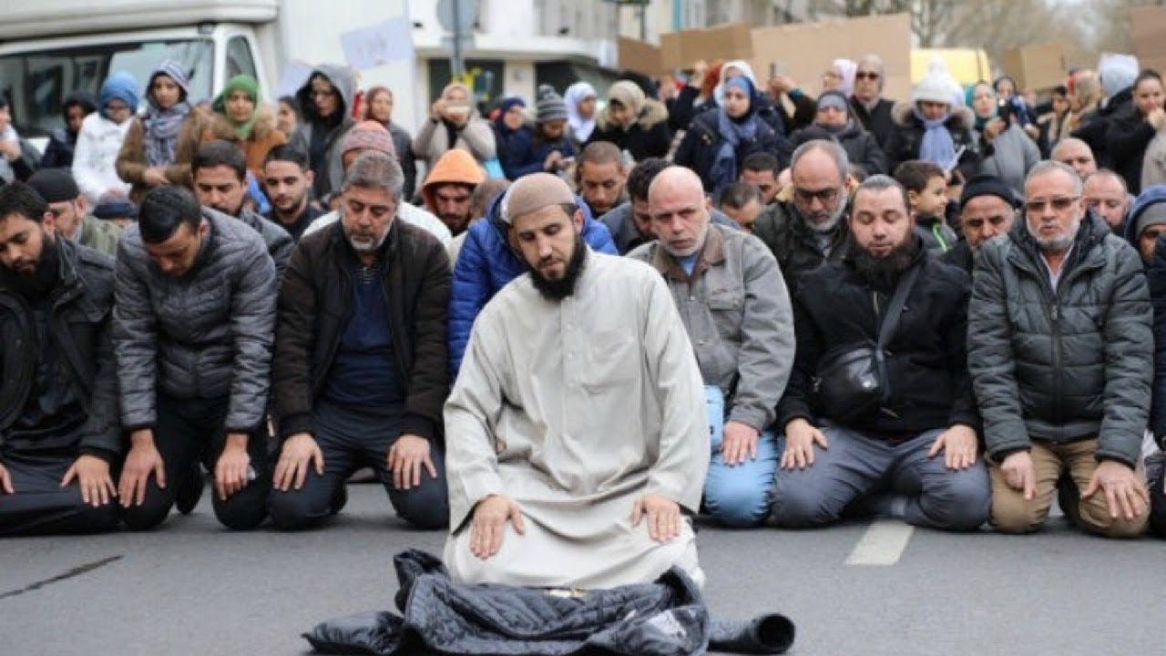 Muslims praying in public has nothing to do with religion! - YouTube