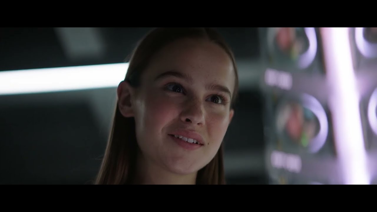 Yeh Ladki iss Dharti pe Robots Ke Sath Akeli Faas Gai / Movie Explained in Hindi 