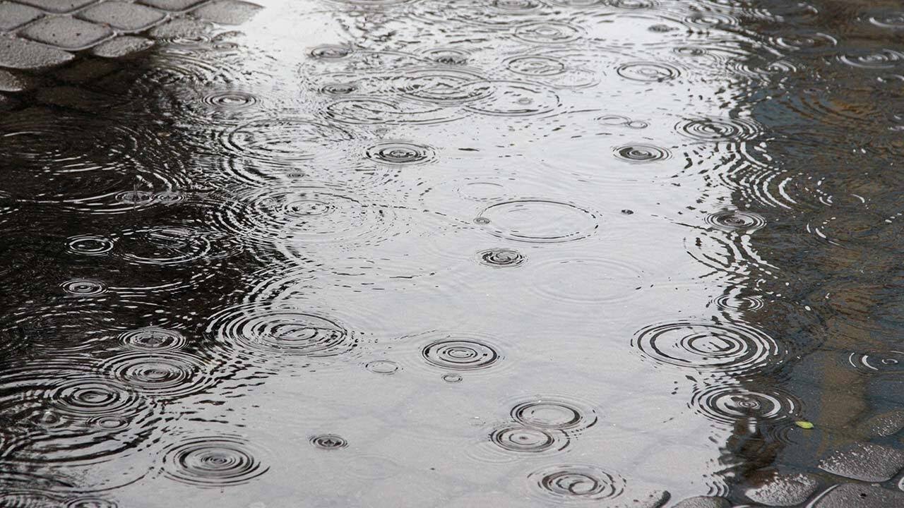 Showers and storms taper off this evening - YouTube