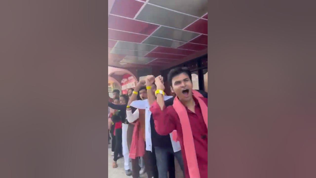 Alcoholia song Launch | Fan Gone Crazy | Hrithik Roshan Dance | Vikram Vedha ||