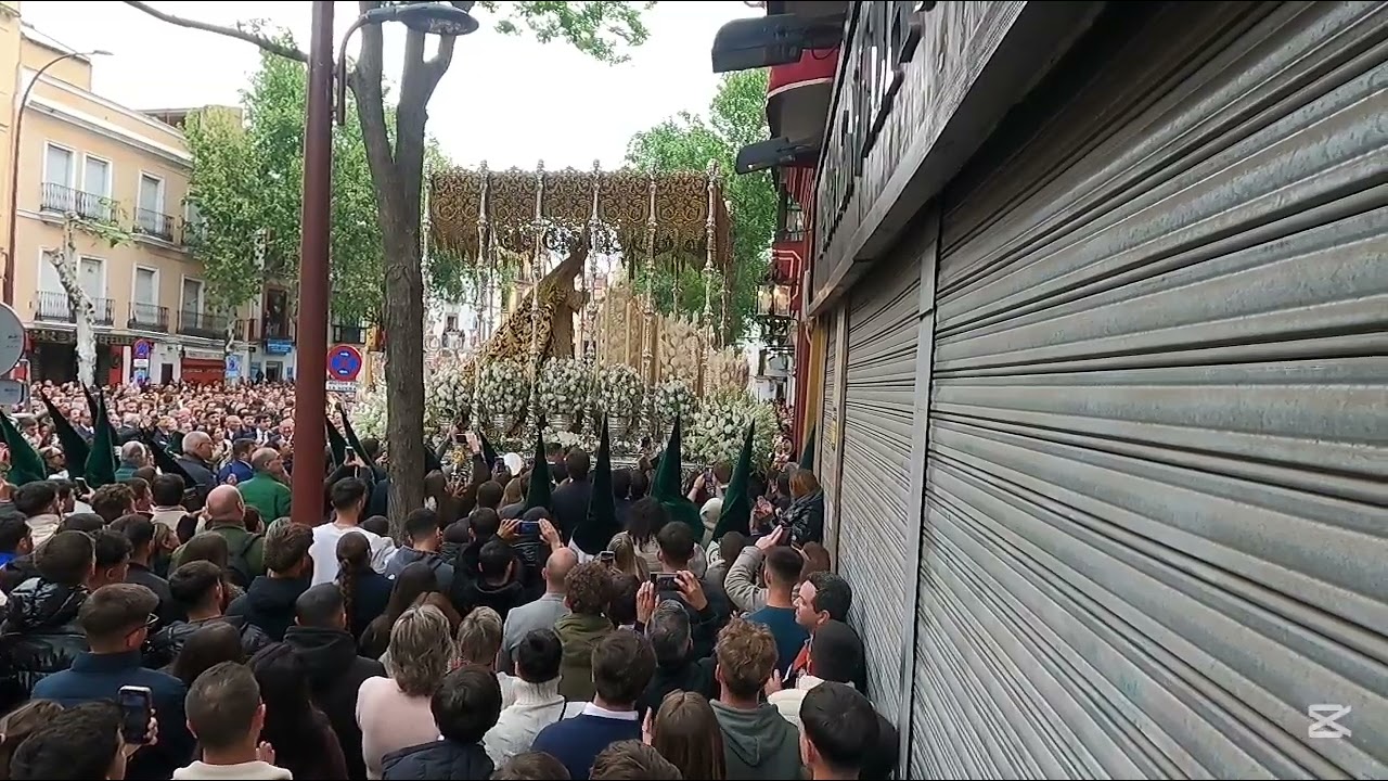 Esperanza de Triana en el Baratillo.Semana Santa Sevilla 2025