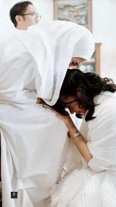 Siti Adira Kania Looks Elegant in a White Kebaya, a Touching Moment as She Bows to Ikke Nurjanah ...