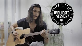 Video-Miniaturansicht von „Virzha - Satukan Hati [unplugged session at VC]“