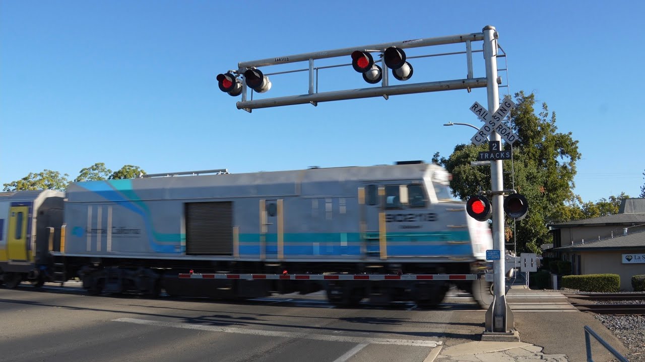CDTX 90218 Amtrak San Joaquins Train 702 | M St. Railroad Crossing, Merced CA