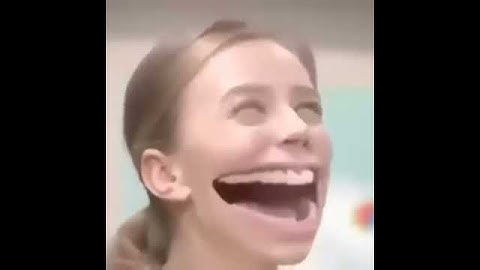 Lucu !! Tertawa hingga mulutnya robek