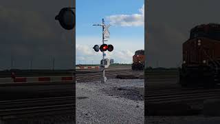 🔥💪 Fast and Powerful BNSF 4-Unit!!! 👍 #shorts #bnsf #train #speed #railfan #trainspotting #power