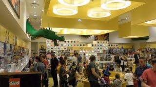 ... a few weeks ago i was at disneyland paris and there is lego store
located in the disney village. here am showin...