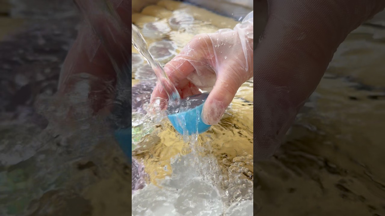 ひんやり涼しい名物の水まんじゅう(Refreshing and Cool Specialty Mizu-Manju)