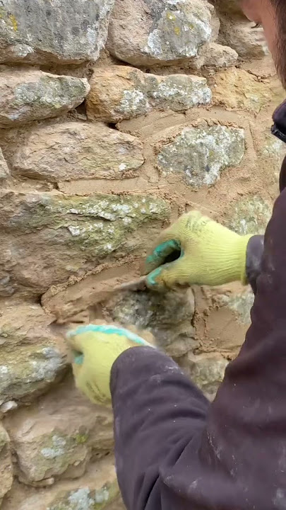 POINTING STONE WALLS WITH LIME MORTAR #construction #stonewalling #masonry