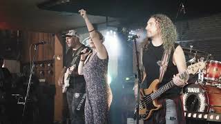 Izzy Dizzy - Show must go on (Live @ the Double Deuce, Rhodes)