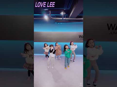 AKMU(악동뮤지션) - <strong>Love</strong> lee | 챌린지 | 안무 | 목요유아댄스 [<strong>TEAM</strong> A] #shorts [와와댄스주니어키즈아카데미]