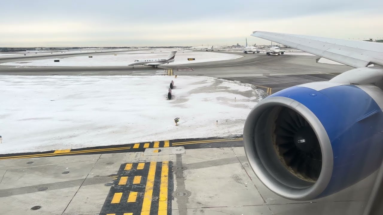 United Airlines Boeing 777-222A Takeoff from Chicago O’Hare for Denver ~ KORD/ORD | N773UA