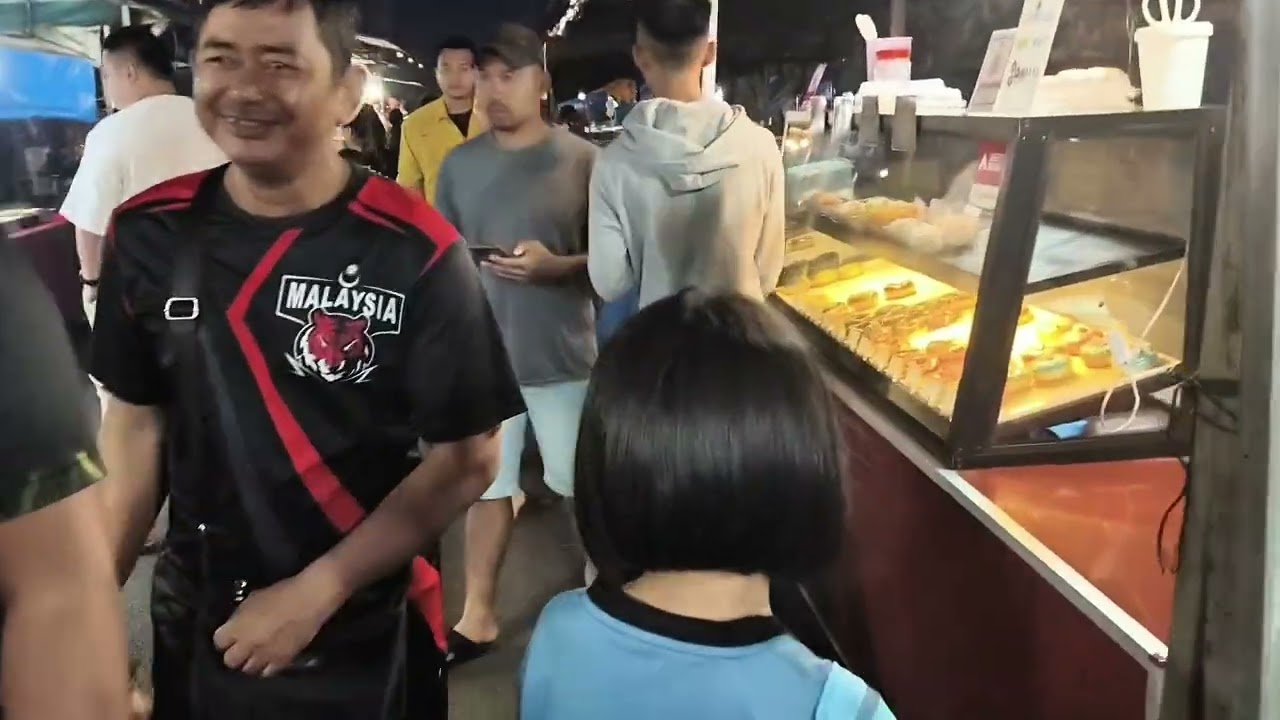 PASAR MALAM DI BINTULU//BANYAK MAKANAN DIJUAL