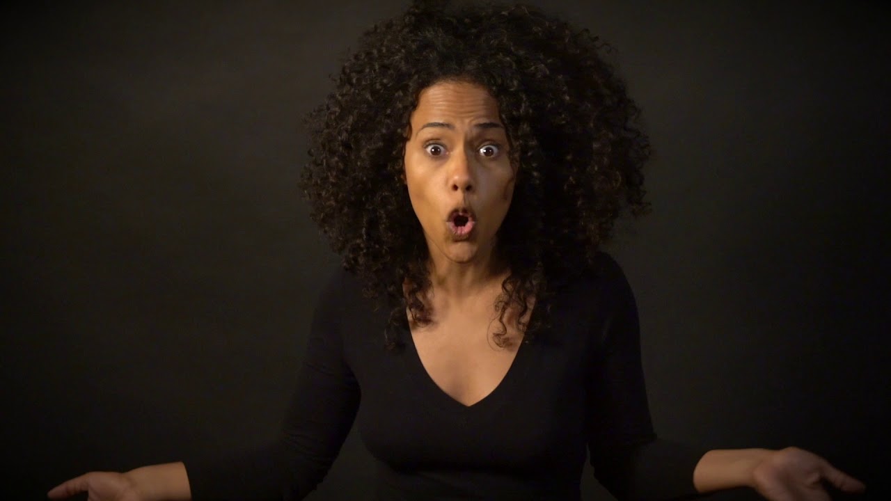 Naruna Costa lê Elizandra Souza