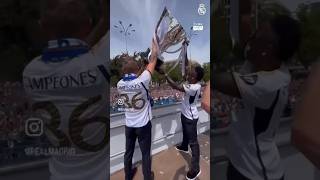 👑 Real Madrid already has the 36th in their hands 🏆 That's how they celebrate at Cibeles ⛲️
