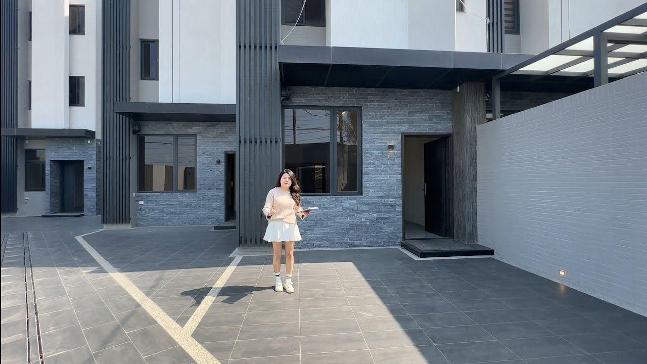 台北不是我的家我的家鄉沒有霓虹燈（鹿港街道）有戶全新未住高品質建材大面寬40大地坪4樓日式木質文青現代風建築天井設計4房採光佳雙車庫1758萬近鹿港老街喜美超市基督醫院0977188512傅晏棠房地產