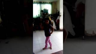 Niña Bailando