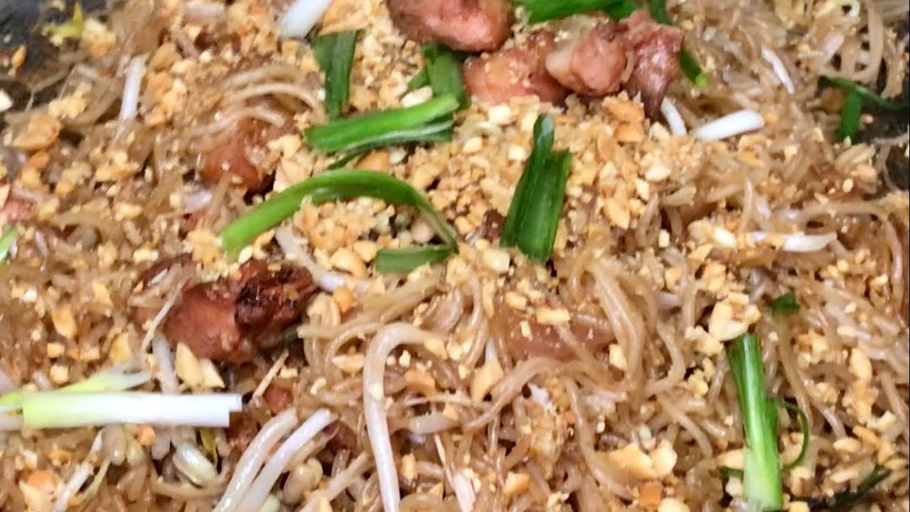 Chicken Pad Thai || DeLIciously Made