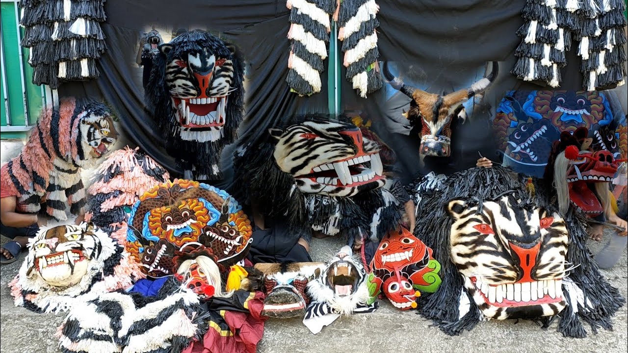 BARONGAN DAN BANTENGAN MBABAR DEPAN RUMAH