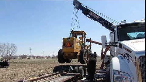 Loading a Motor Grader with a Rotator 2